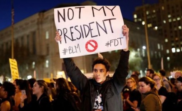 Втори ден протести в САЩ срещу Тръмп, безредици избухнаха в Портланд