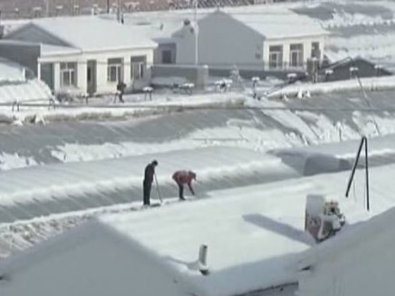 Сняг затрупа Китай, 90 000 души пострадаха