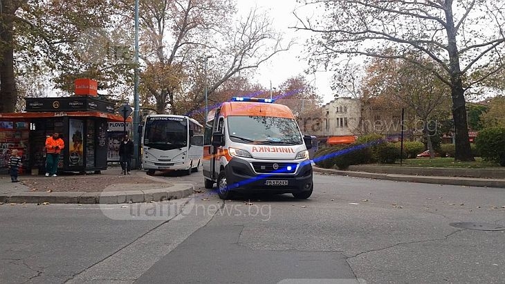 Жена припадна на Централна гара в Пловдив, отведоха я с линейка СНИМКИ