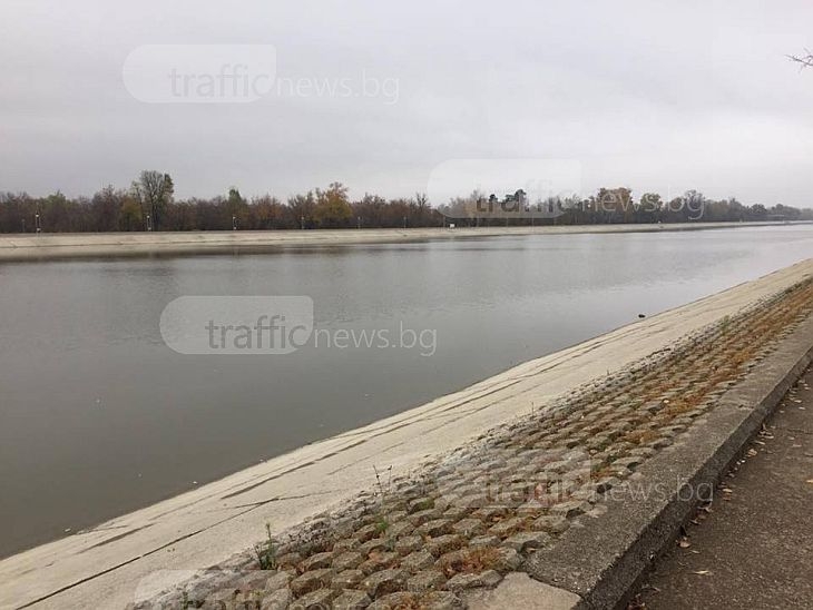 Източват водата от Гребния канал в Пловдив СНИМКИ