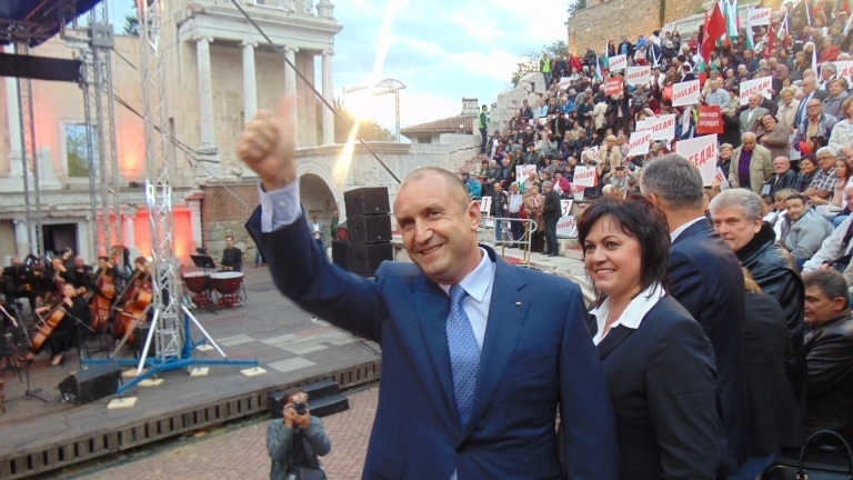 България има нов президент! Народът избра бащата пред майката на нацията ВИДЕО