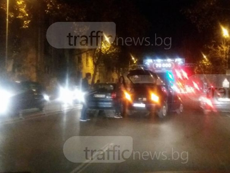 Верижна катастрофа в Пловдив! Движението към Сточна гара е затапено в час пик СНИМКИ