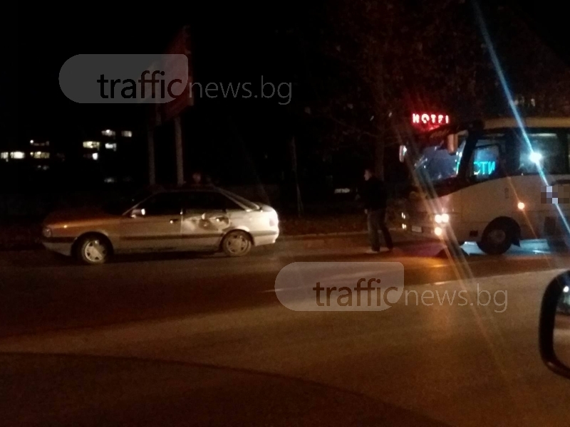 Автобус се натресе в ауди в Пловдив СНИМКИ