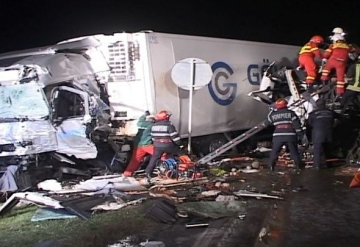 Жестока катастрофа между 3 тира в Румъния! Български шофьор е загиналият