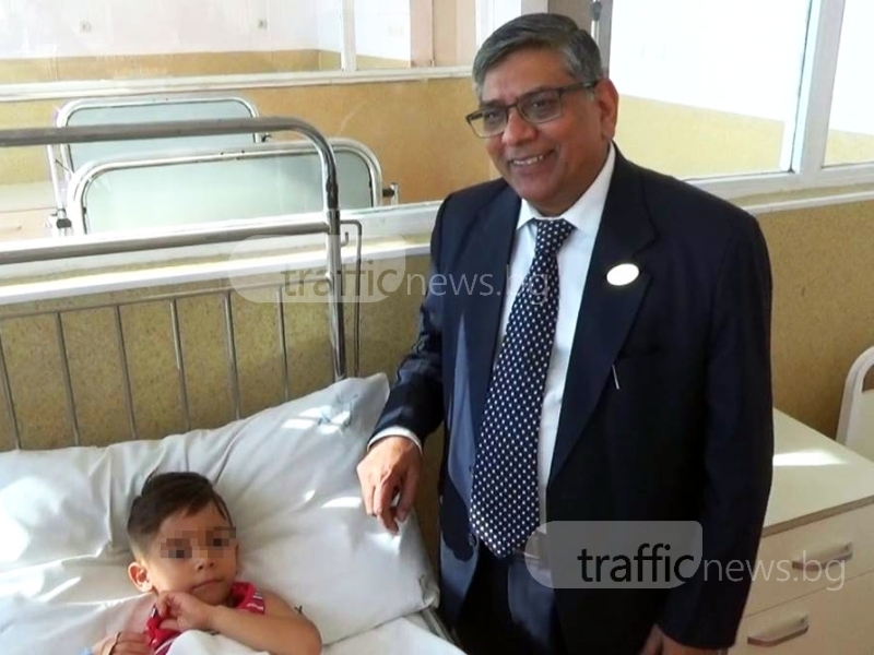 Световноизвестен хирург възстанови мъжествеността на няколко деца в Пловдив ВИДЕО