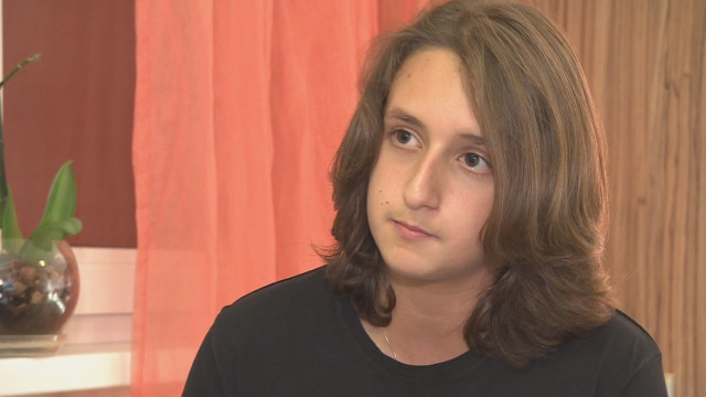14-годишен младеж си пусна дълга коса, за да я дари на онкоболни жени