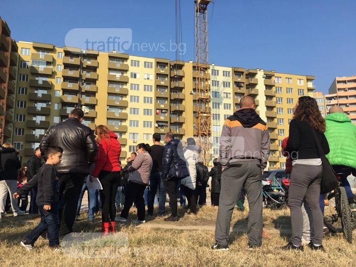 Протест спря строителството на 7-етажен блок в ЖР Тракия СНИМКИ