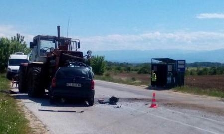 Пиян тракторист помете кола край Пловдив