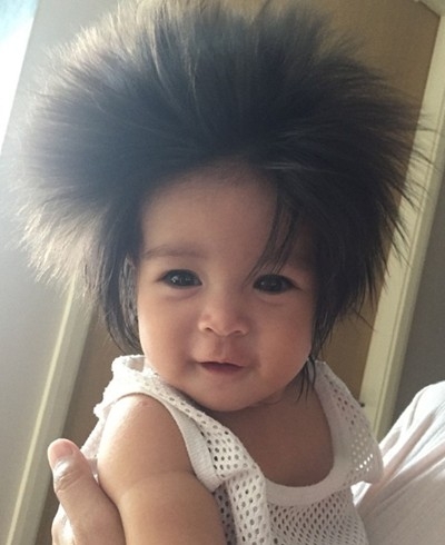 Това е бебето с най-гъста коса в света ВИДЕО