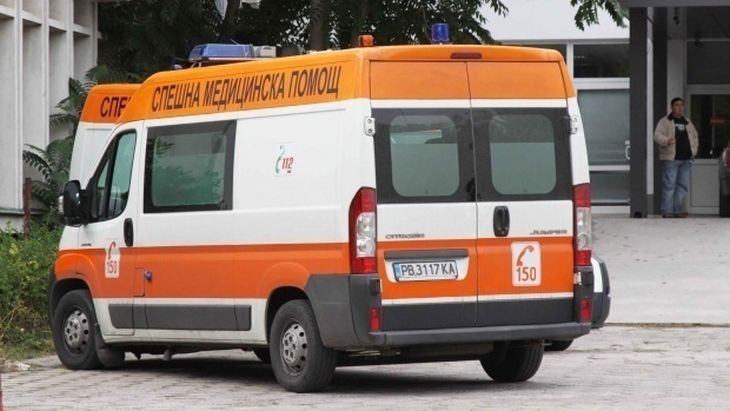 BMW блъсна хонда, тя се завъртя и удари форд край Пловдив - двама са ранени