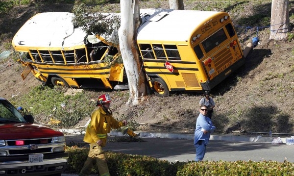 Шест деца загинаха при тежка катастрофа с училищен автобус