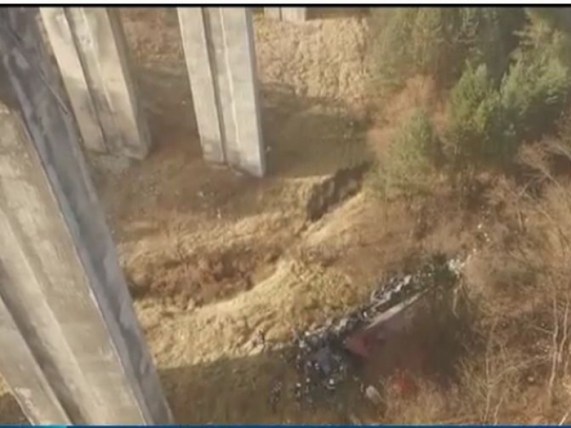 Жената от падналата от виадукта на магистрала Тракия кола остава в реанимация ВИДЕО