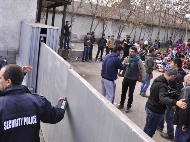 Местят 400 афганистанци от Харманли в Любимец