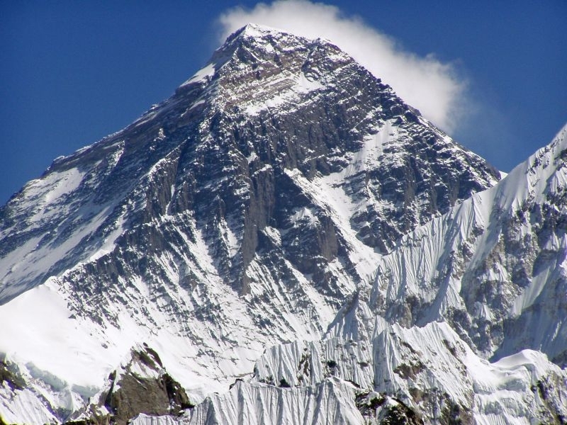 Земетресение от 5,4 по Рихтер разлюля Еверест