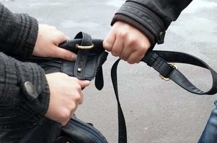 Нападнаха и обраха пловдивчанка посред бял ден 