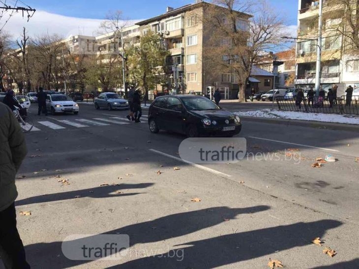 Фолксваген отнесе жена на пешеходна пътека на 