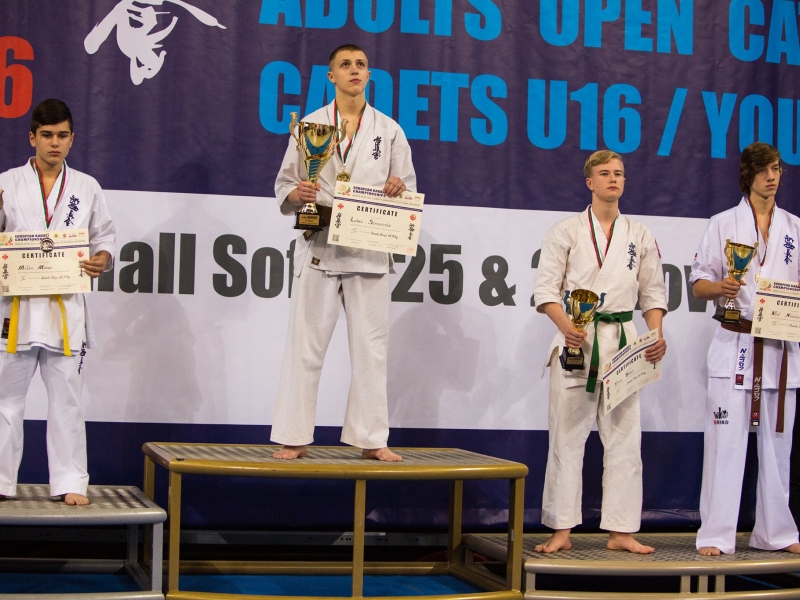 Пловдивските каратисти се върнаха с 5 медала от Европейското в София СНИМКИ