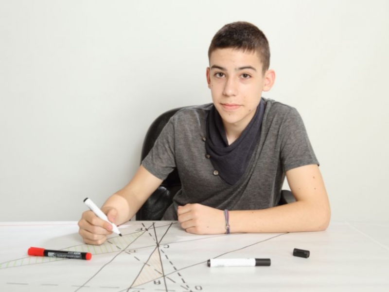 Ученик от Пловдив реши 14 задачи за 15 минути на Световно по математика