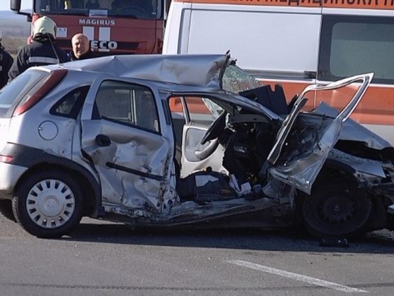 СНИМКИ от катастрофата край магистрала Тракия, в която загина 13-годишна 