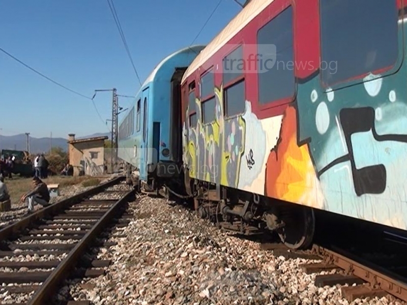 Жена е загинала в катастрофата между влак и кола на линията Карлово-Пловдив ВИДЕО