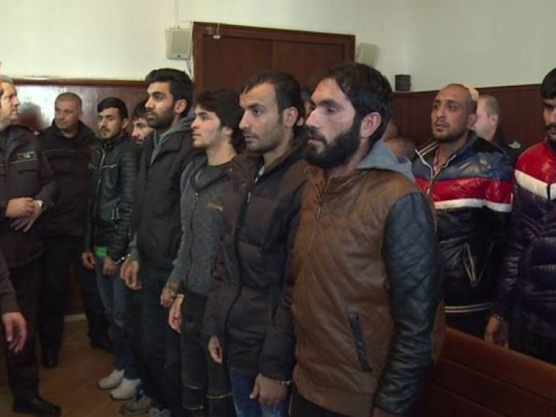 Съдът остави в ареста 15 мигранти, обвинени за бунта в Харманли