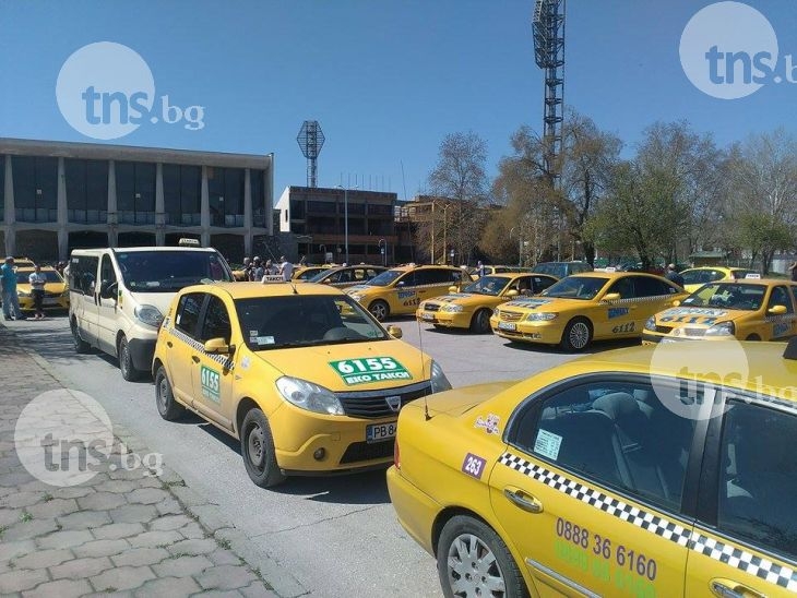 1000 таксита излизат на протест в Пловдив ВИДЕО