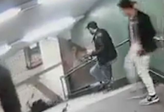Бежанец с бира и цигара в ръка повали жена в метро ВИДЕО