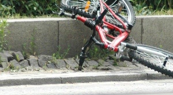 Велосипедист беше ударен на кръстовище в Пазарджик, счупиха му крака