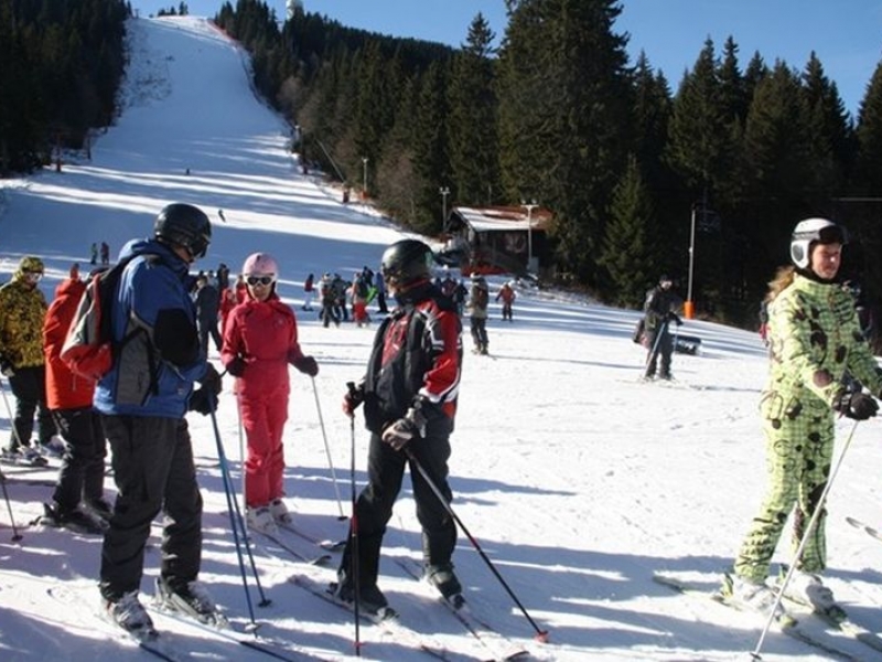 Снежни забавления на 100 километра от Пловдив, сезонът е открит! СНИМКИ