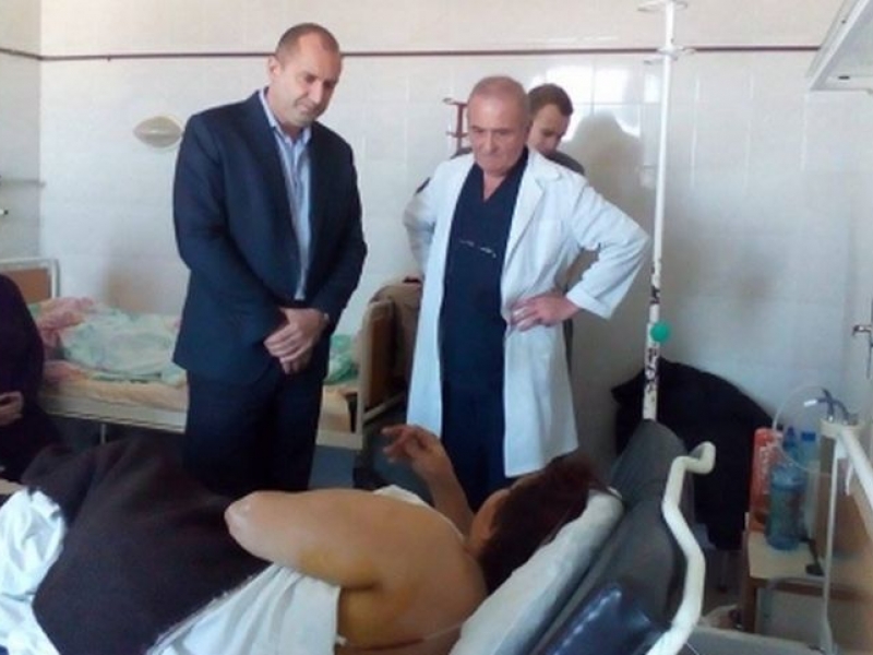 Генерал Румен Радев посети в болницата пострадалите от трагедията в Хитрино ВИДЕО