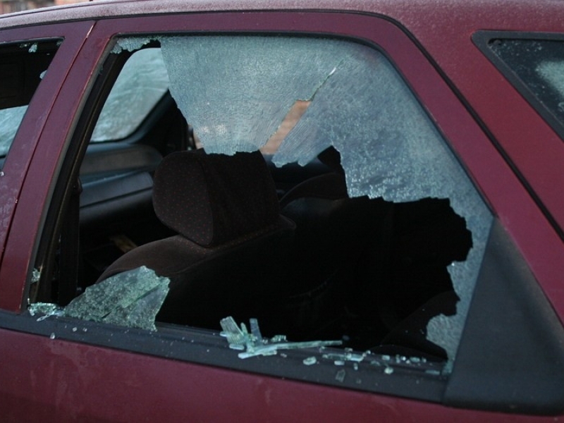 Мъж счупи прозорците на офис и две коли след спор за паркомясто