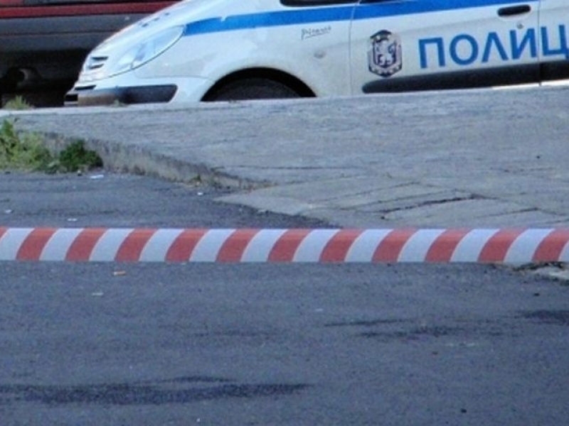 Арестуваха мъж, подготвял убийството на майка си и сестра си заради имот