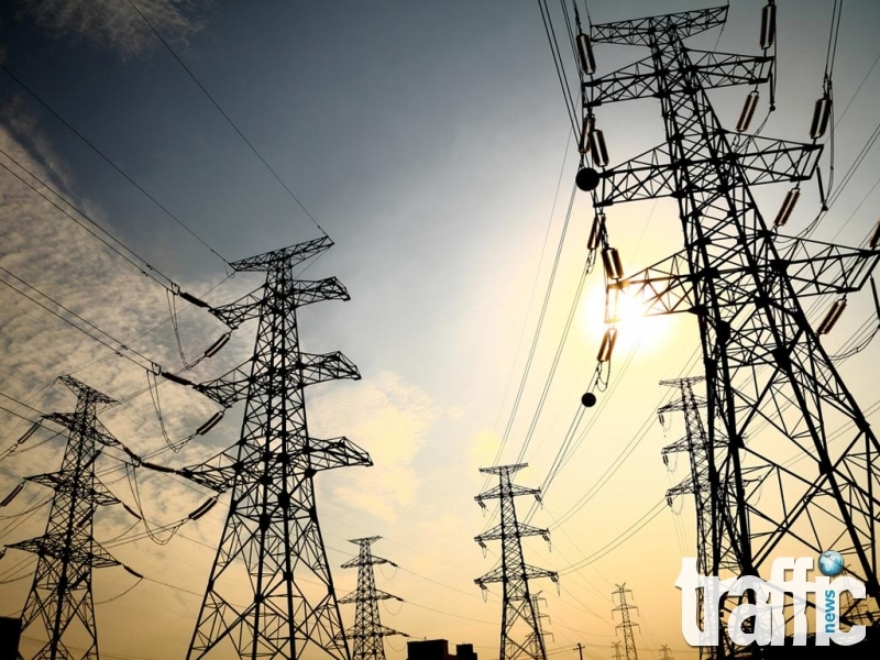 Голяма авария край Пловдив! Едрогабаритна машина скъса електропровод