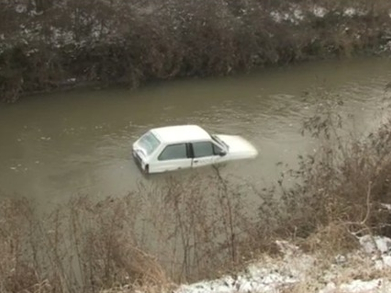 Автомобил падна в река, вадят го чак след седмица заради Хитрино СНИМКА
