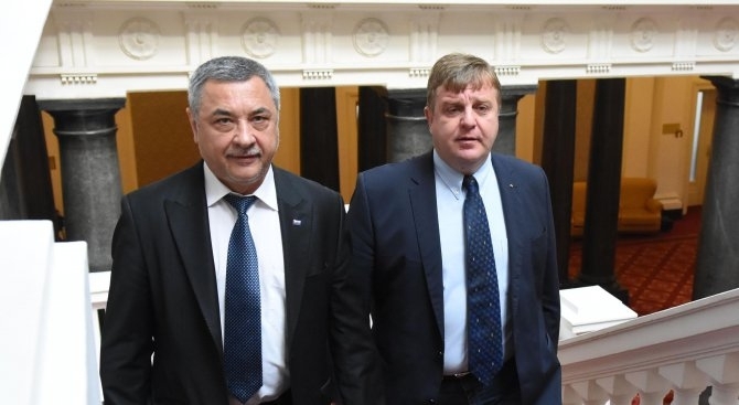 Каракачанов и Симеонов на спешна среща при Борисов