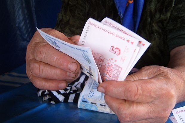 Половин милион българи преживяват с пенсия до 200 лева на месец
