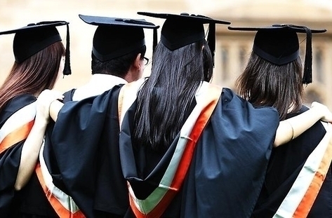 Празник в УХТ и Музикалната академия! Дават дипломи на абсолвентите