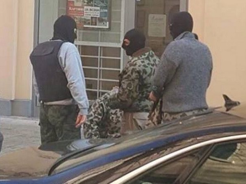 Стар куфар вдигна накрак полицията и спецчастите СНИМКИ и ВИДЕО