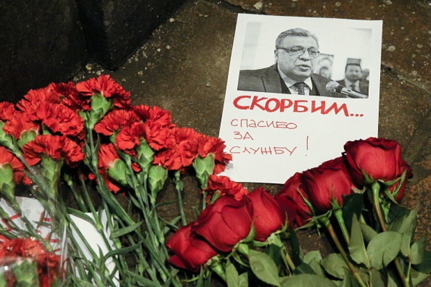 Погребват с почести убития руски посланик, Путин отложи срещите си за деня