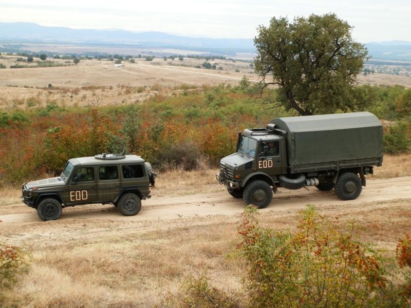 Военен джип се обърна край границата, четирима са в болница 