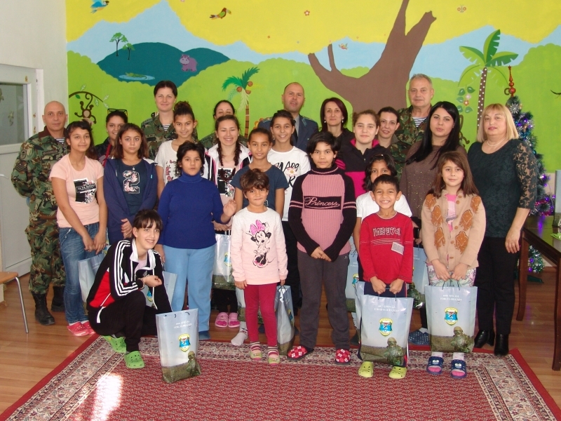 Военни от Пловдив изненадаха с подаръци деца в нужда