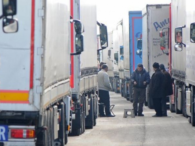 12-километрова опашка от тирове се изви на Капитан Андреево 