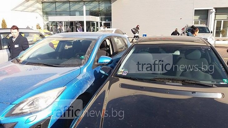 Откриха собственичката на безумно спрялата кола в мол Пловдив СНИМКИ