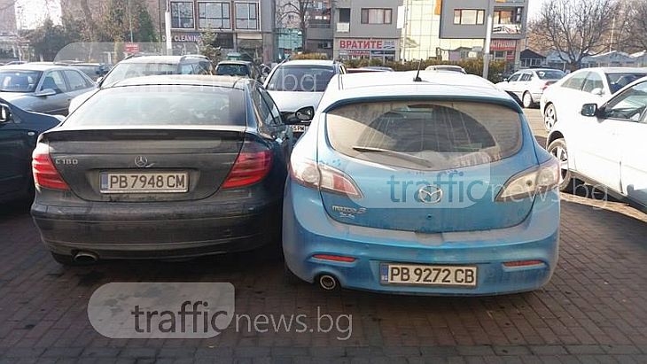 Абсурдно паркиране в мол Пловдив завърши с мистерия, към мястото идва полиция СНИМКИ