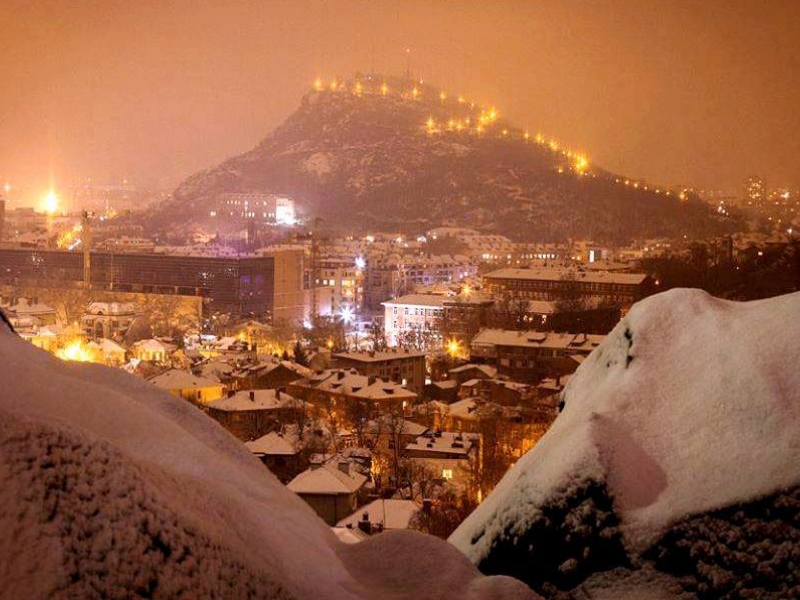 Сняг заваля в Пловдив! Въведоха ограничения по пътищата! ВИДЕО