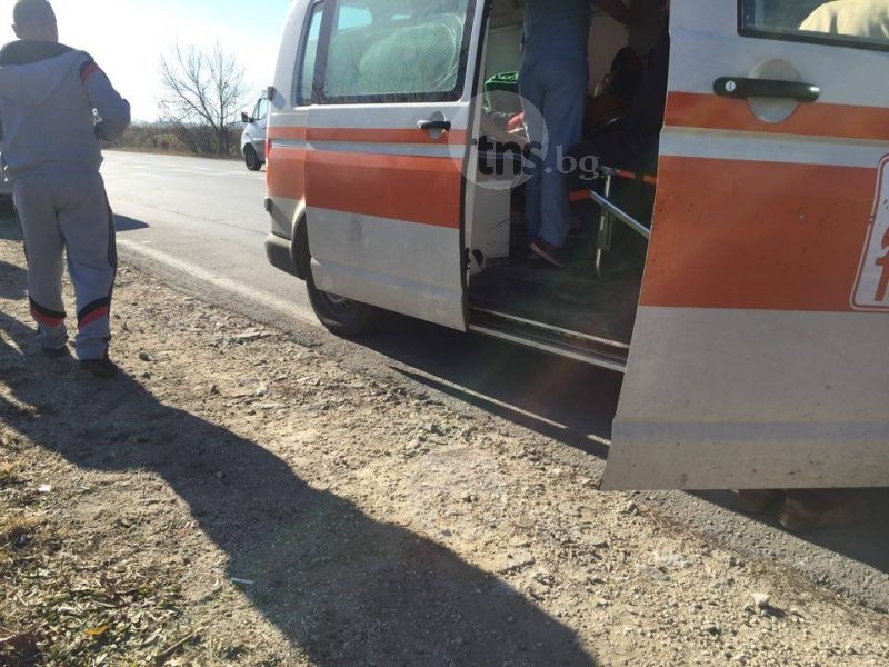 Шофьор помете пенсионер с инвалидна количка край Пловдив