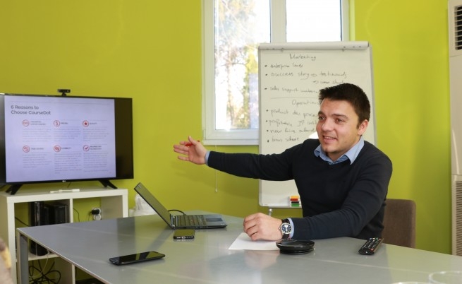 Българин изостави кариерата си и започна да обучава IT специалисти