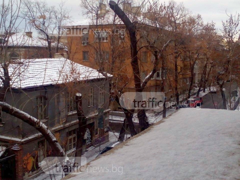 Снеговалежи в Пловдив поне до следобед, минусови температури навръх Нова година СНИМКА