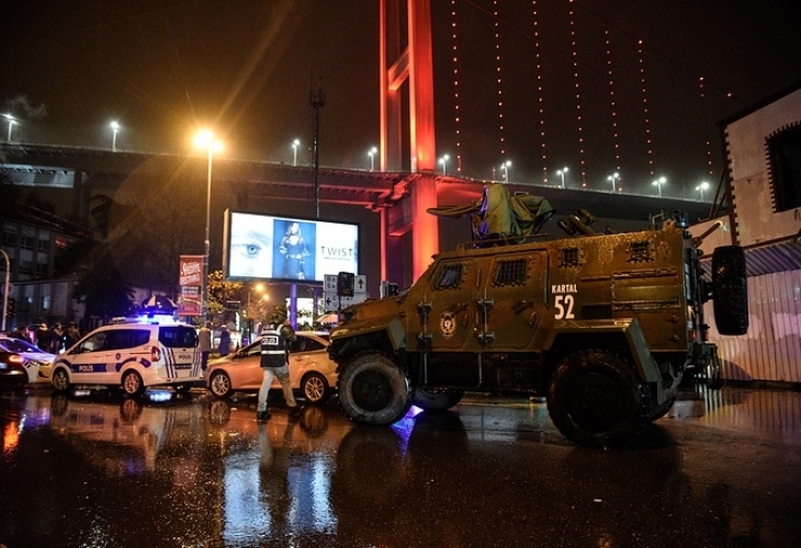 Терорист окървави Новогодишната нощ в Истанбул, 39 убити