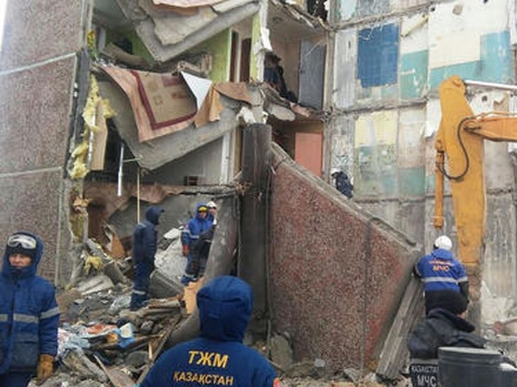Гръмна котел и срути жилищна сграда! Най-малко девет души са загинали